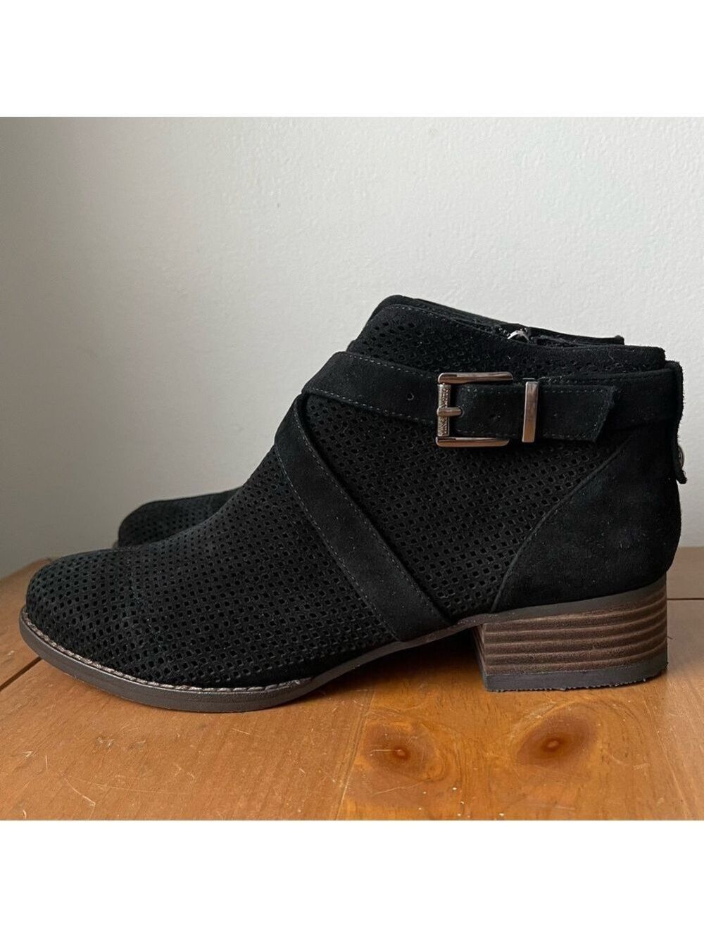 NEW Womens Vince Camuto Casha Perforated Ankle Booties Side Zip Black Suede 7.5